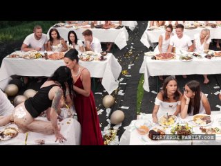 perversefamily s05e15 birthday orgy for susan 2160